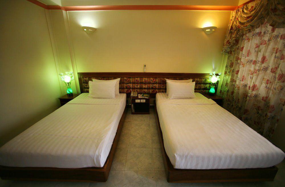 Lucky Star 2 Hotel Phnom Penh Exterior photo