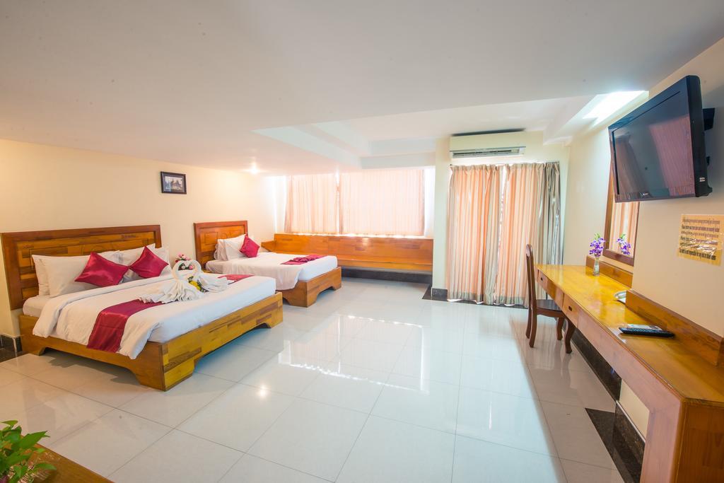 Lucky Star 2 Hotel Phnom Penh Exterior photo