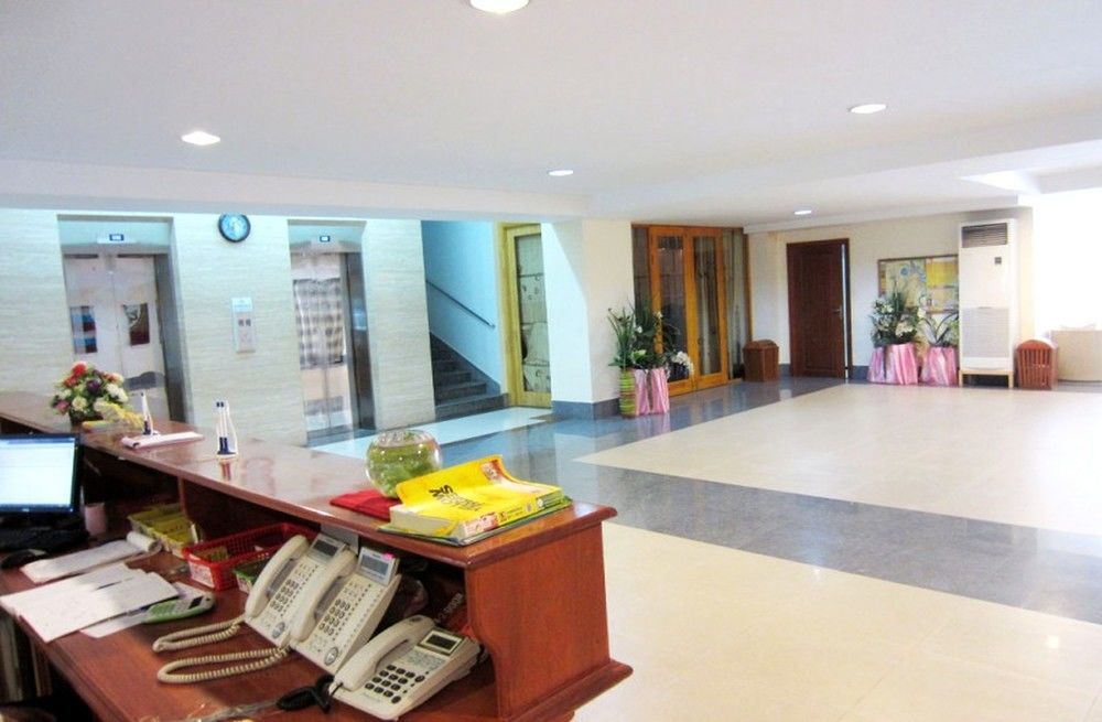 Lucky Star 2 Hotel Phnom Penh Exterior photo