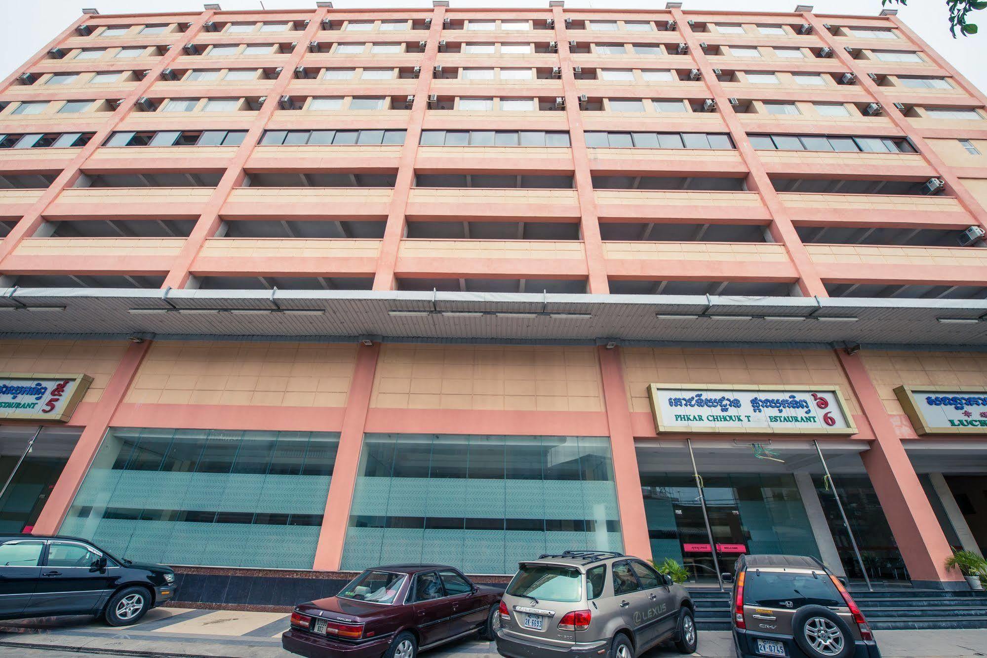 Lucky Star 2 Hotel Phnom Penh Exterior photo