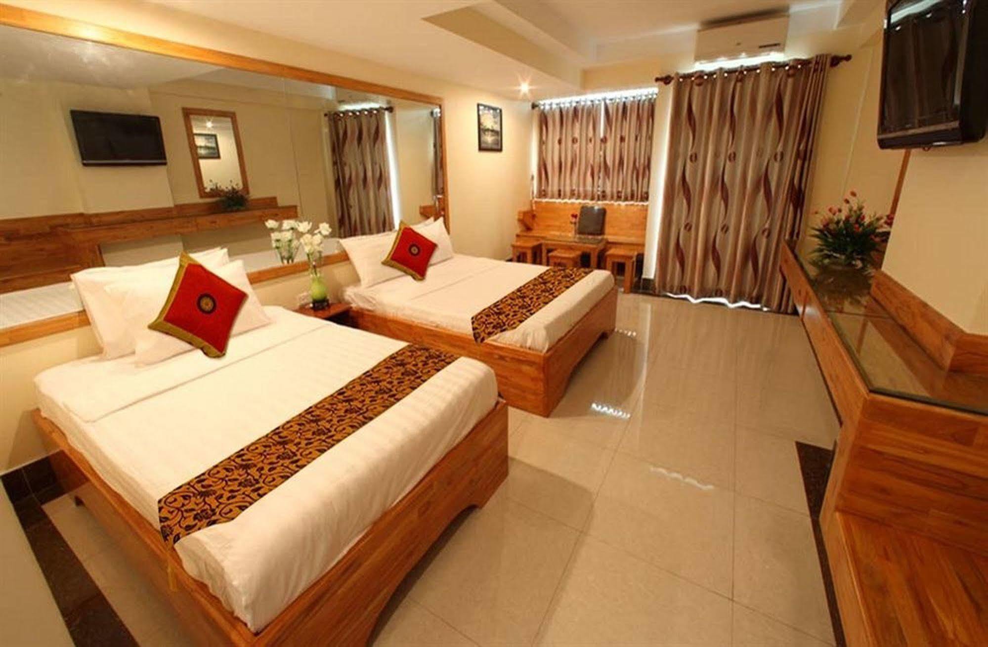 Lucky Star 2 Hotel Phnom Penh Exterior photo