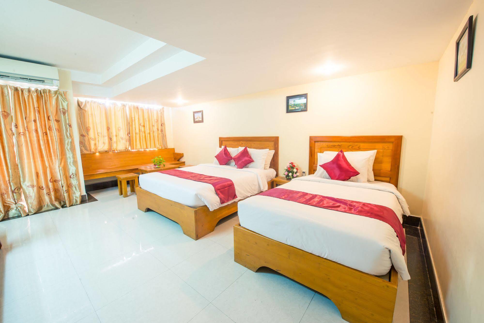 Lucky Star 2 Hotel Phnom Penh Exterior photo